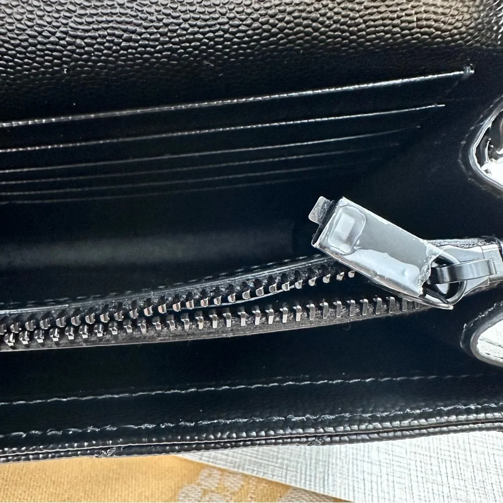 Saint Laurent Grain De Poudre Matelasse Chevron Monogram Monochrome - Picture 6 of 7